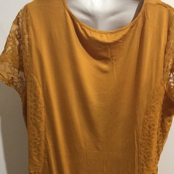 Kate & Mallory Lace Detailed Hi-Lo Top - NWOT - Picture 5 of 6